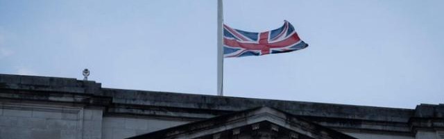 星空体育平台-英国所有足球赛事将全部停摆！下轮英超也有风险？