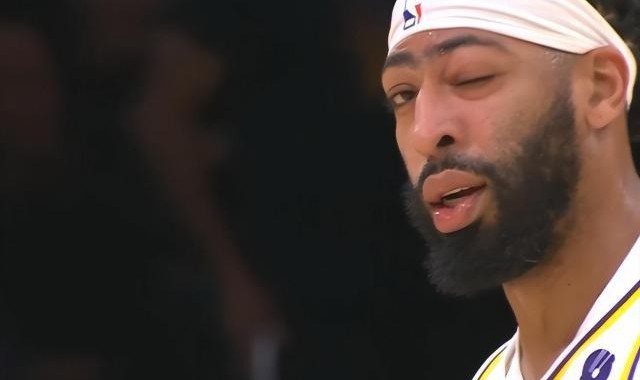 星空体育-湖人没浓眉内线被打爆！受伤细节：左眼看不清东西