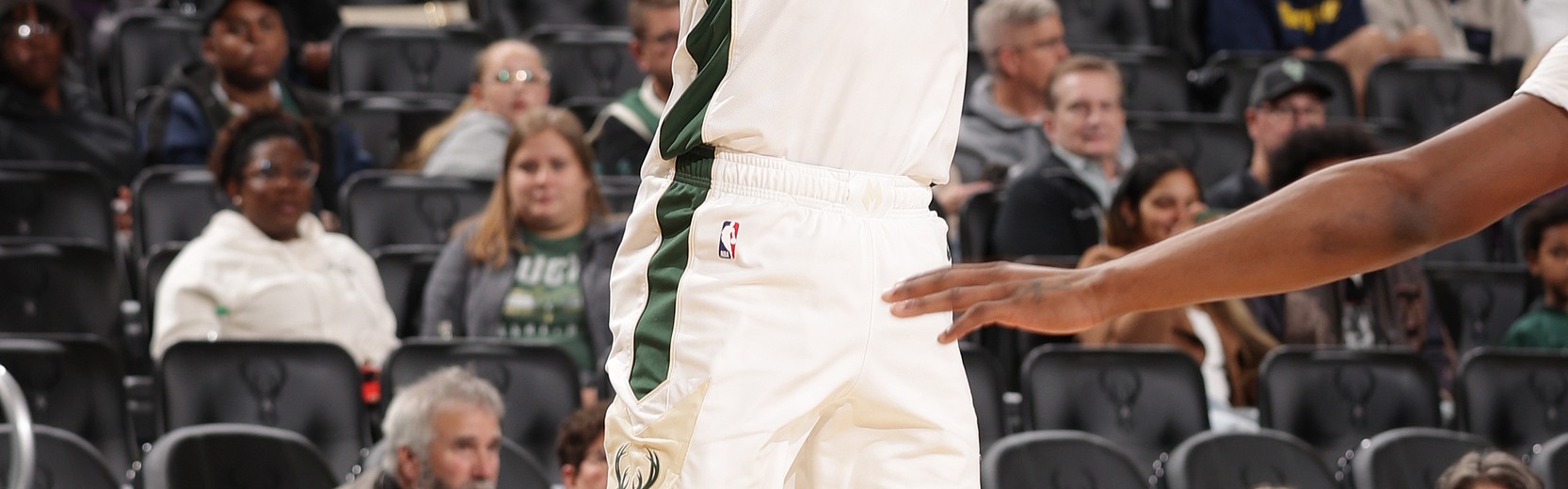 星空投注-100%先生！AJ·格林三分5中5贡献22分，罚球7中7